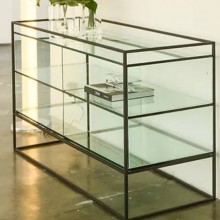 Aparador de Vidro Vetro Com Design Assinado Bruno Faucz